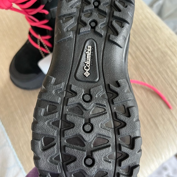 Brand New Columbia waterproof snow boots size 1 - Picture 2 of 3